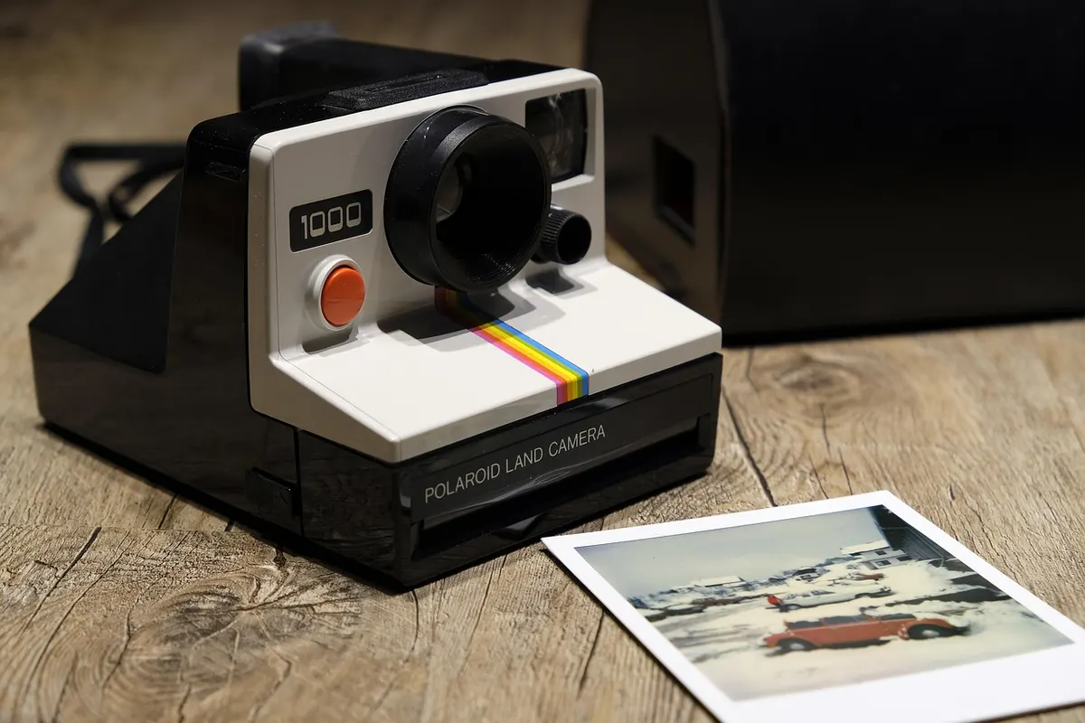 Instant camera