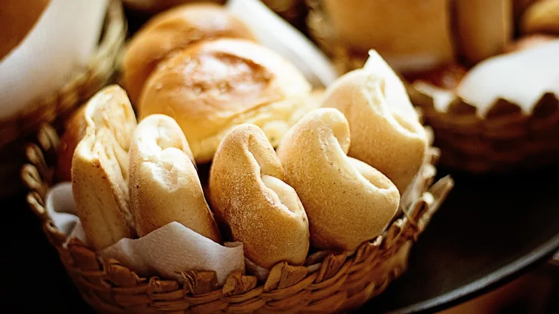 Bread proofing basket