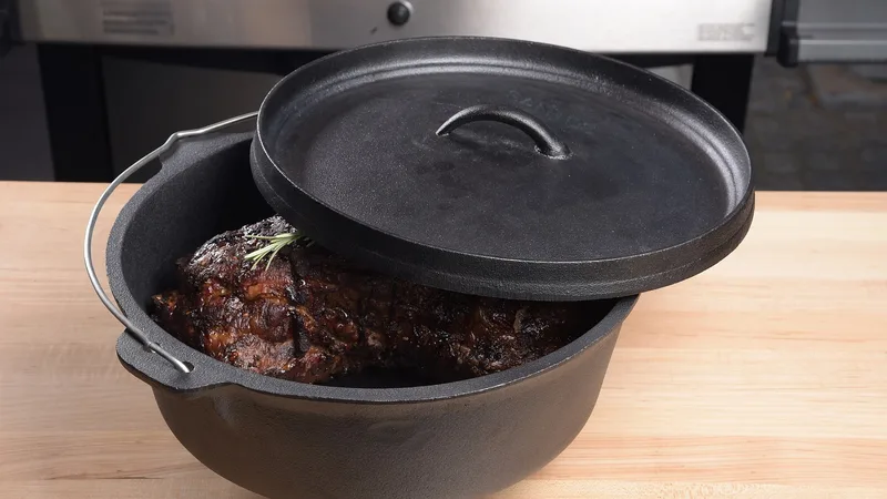 Dutch oven pot