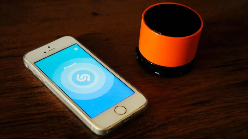 Small speaker