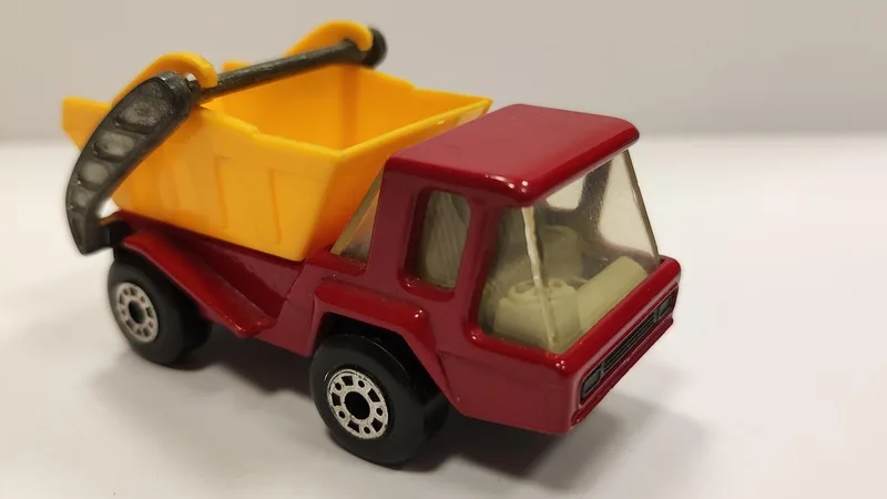 Toy dump truck